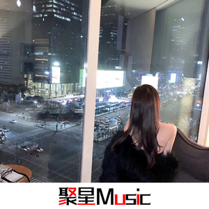 我脱了老师内裤摸她爆尿了
