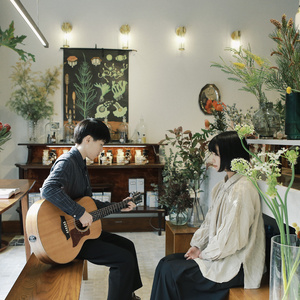 我脱了老师内裤摸她爆尿了
